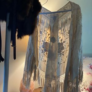 Vintage 1960’s hand embroidered Silk SHAWL♥️